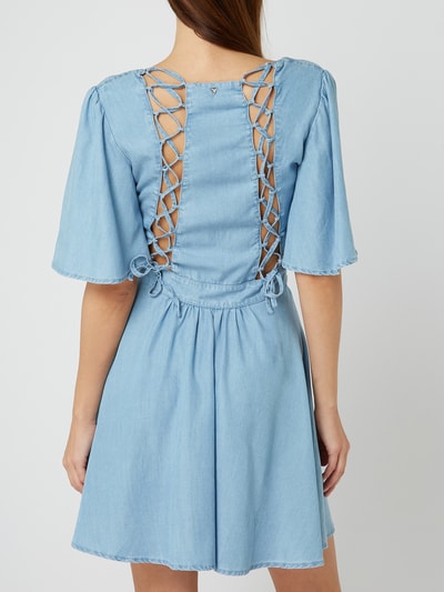 Guess Kleid aus Lyocell mit Glockenärmeln  Hellblau 5