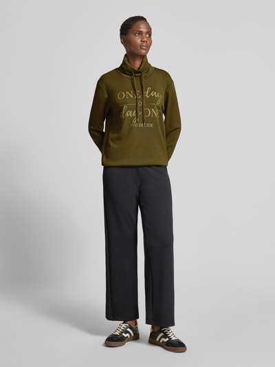 Soyaconcept Sweatshirt mit Stehkragen und Tunnelzug Modell 'BANU' Oliv 1