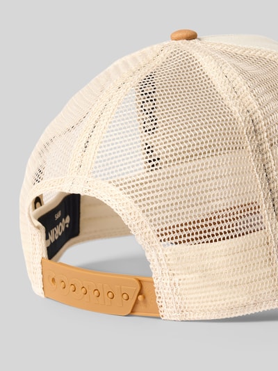 Produktfoto, Trucker Cap mit Motiv-Patch Modell 'The GOAT' von GOORIN BROS., cremefarben, Material-Mix mit Baumwoll-Anteil, Schirm verstärkt, Rückseite mit verstellbarem Riemen, Größenverstellbar, grobmaschige Netzstruktur.