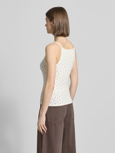 Vrouwenmodel draagt Slim Fit Tank Top aus Baumwoll-Mix van Levi's®, fijnribstructuur, bloemmotief, label patch, rechte hals, smalle bandjes, katoenen materiaal, volledige rugaanzicht.