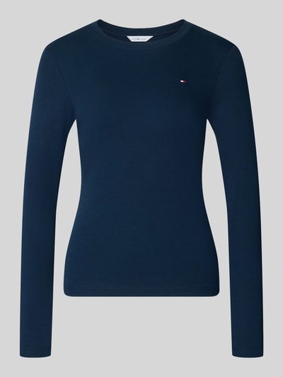 Produktfoto, dunkelblaues Slim Fit Langarmshirt aus reiner Baumwolle von Tommy Hilfiger, glatte Textur, Damen Langarmshirt