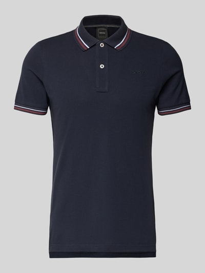 Produktfoto, Slim Fit Poloshirt mit Kontraststreifen von Geox, bawełniany miks, krój slim fit, polokołnierz, krótka listwa guzikowa, kontrastowe paski, długość pleców w rozmiarze M: 69 cm