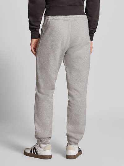 adidas Originals Sweatpants mit elastischem Bund Hellgrau Melange 5