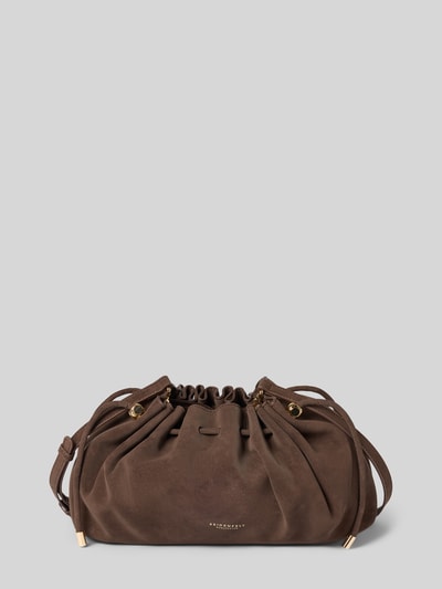 Produktfoto, Shoulder Bag aus Leder-Optik Modell 'Rena' von Seidenfelt in Braun, Hauptfach mit Reißverschluss, schmaler Schulterriemen, weiche Struktur, Maße: 30x20x10 cm, Länge Schulterriemen 115 cm
