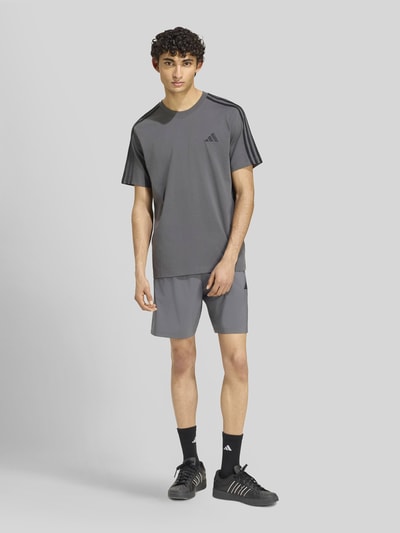 adidas Sportswear Relaxed Fit T-Shirt aus reiner Baumwolle Anthrazit 1