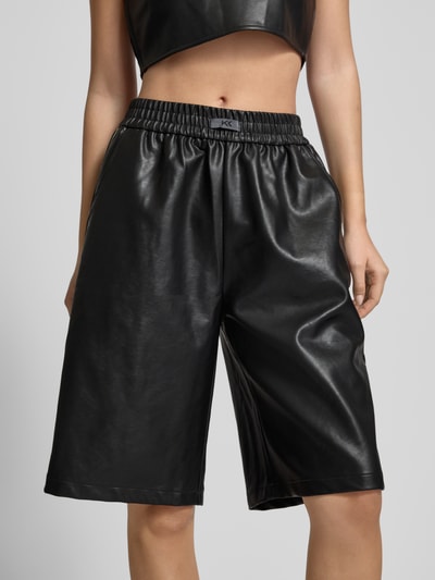 Karo Kauer Relaxed Fit Shorts in Leder-Optik Black 3