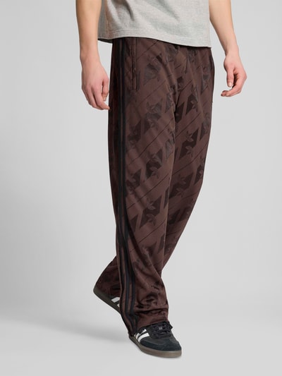 adidas Originals Relaxed Fit Sweathose mit Allover-Logo-Print Dunkelbraun 3