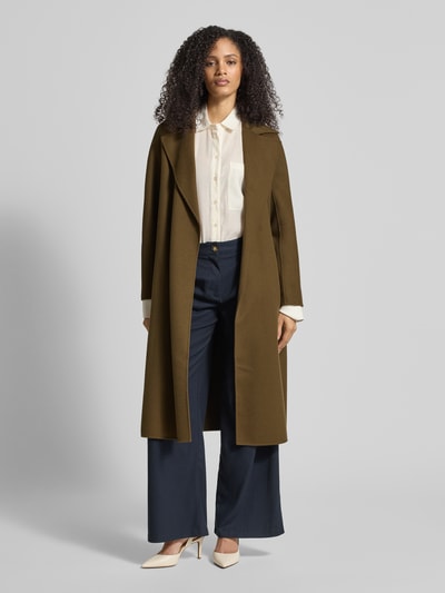 Frauenmodel trägt Relaxed Fit Wollmantel mit Seiden-und Kaschmir-Anteil Modell 'MSTCLES' von Max Mara Studio, Optik: unifarben, Schurwoll-Mix, Ganzkörperansicht von vorne.
