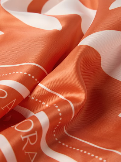 Produktfoto, Tuch in Satin-Optik Modell 'AURAZIE_90*90' von HUGO, orange mit weißen grafischen Mustern und glatter Satin-Haptik, Damen Tuch von HUGO