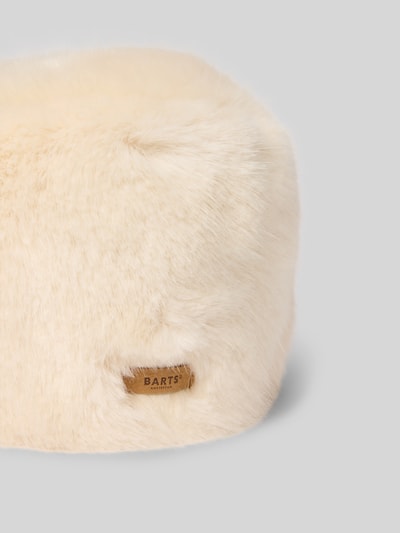 Barts Kunstpelzmütze mit Label-Patch Modell 'JOSH' Offwhite 2