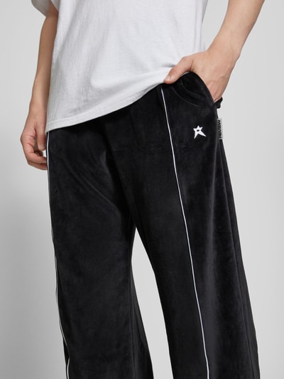 REVIEW Spodnie typu track pants o kroju regular fit z wyhaftowanym logo Czarny 3