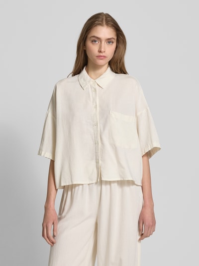 Review Bluzka koszulowa o pudełkowym kroju z kieszenią na piersi Złamany biały 4