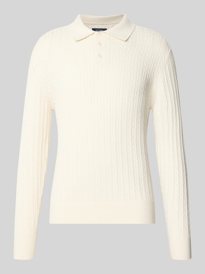 Produktfoto, Strickpullover mit Polokragen und kurzer Knopfleiste von MCNEAL z bawełny, krój regular fit, Ścieg warkoczowy, prążkowane wykończenia, kolor kremowy, długość tyłu w rozmiarze M: 71 cm, długość rękawów w rozmiarze M: 78 cm