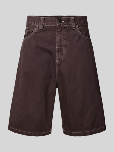 Produktfoto, szorty jeansowe z wpuszczanymi kieszeniami 'Clark' od Carhartt Work In Progress, bawełna, krój relaxed fit, szerokość w rozmiarze M 45 cm, długość wewnętrzna nogawki 26 cm, kolor ciemnobrązowy, gładka tekstura