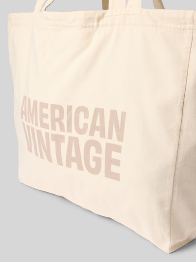 Produktfoto, Tote Bag aus reiner Baumwolle Modell 'Lycaz' von American Vintage, Logo-Print, breite Träger, beige Farbe, sichtbare Stoffstruktur