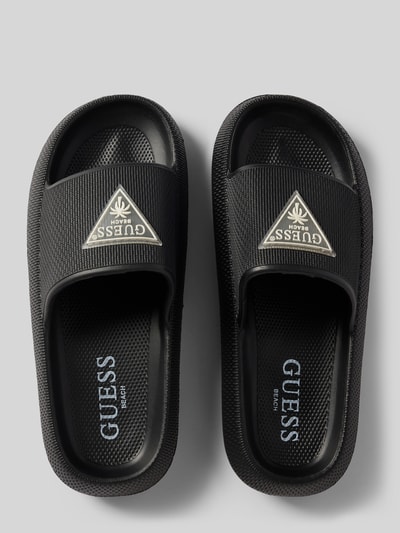 Productfoto, zwarte Sandalette met Label-Applikation Modell 'RUBBER SLIPPERS' van Guess, afgeronde vorm, structuur met fijn reliëf, hakhoogte 4 cm, damesslipper