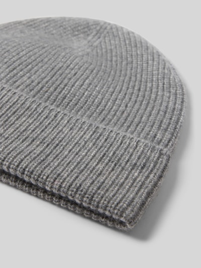 Produktfoto, Strickmütze aus reinem Kaschmir mit breitem Umschlag von Christian Berg Woman, grau meliert, feine Rippenstruktur, weiche Textur