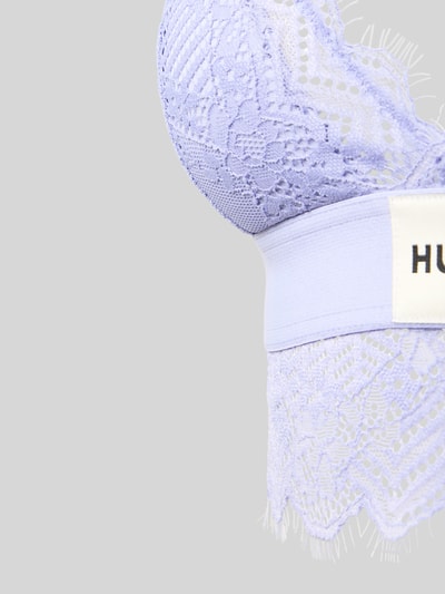 Produktfoto, Bralette aus Spitze von HUGO, Optik: Unifarben, Cup-Detail: leicht wattiert, Label-Patch, elastisches Brustband, Trägerform: verstellbare Spaghettiträger, Materialverarbeitung: Spitze