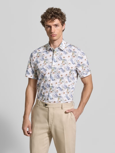 Mannenmodel draagt Slim Fit Business-Hemd met Kentkraag en florale print van OLYMP Level Five, katoenmix met stretch, bloemenprint, volledige vooraanzicht.