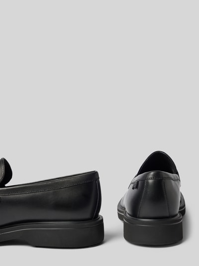 Produktfoto, Loafer aus echtem Leder Modell 'Norman' von Camper, czarny kolor, zaokrąglony czubek, profilowana podeszwa, wysoki na 3 cm obcas męski, wysokość cholewki 6 cm, szerokość w rozmiarze 44: 13 cm, gładka tekstura