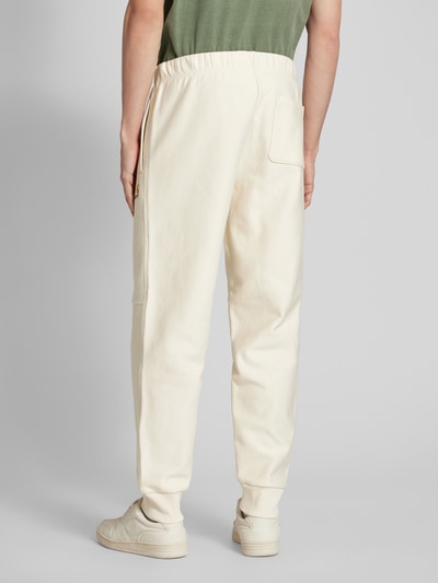 Carhartt Work In Progress Sweatpants mit Eingrifftaschen Modell 'AMERICAN' Offwhite 5