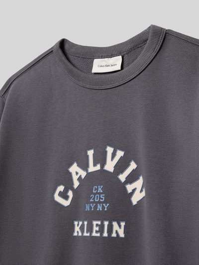 Calvin Klein Jeans Sweter o kroju regular fit z nadrukiem z logo model ‘Varsity’ Grafitowy 2