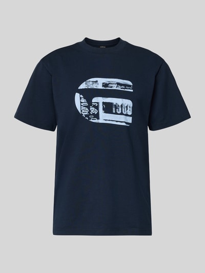 Produktfoto, dunkelblaues Regular Fit T-Shirt mit weißem Logo-Print, Modell 'icon' von G-Star Raw, reine Baumwolle, Rundhalsausschnitt