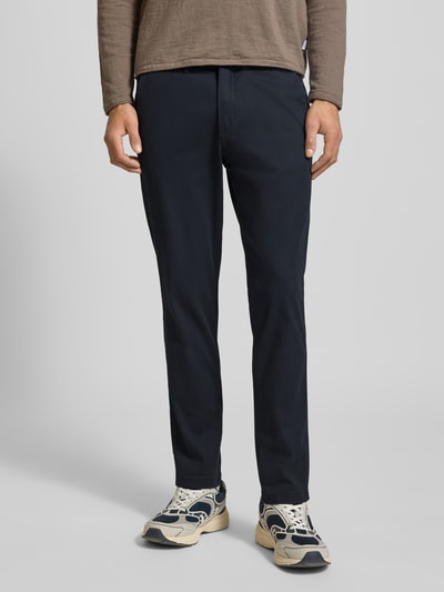 Männermodel trägt donkerblauwe Slim fit stoffen broek Model 'Marco' van JACK & JONES van katoenmix met afneembare riem, steek- en achterzakken, bandwijdte 43 cm, binnenbeenlengte 74 cm, Heren, Ganzkörperansicht van voren.