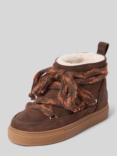 Produktfoto, Boots aus echtem Leder mit Schnürverschluss von INUIKII, braune Farbe, leicht profilierte Sohle, Damenmodell, runde Form, sichtbare Schnürung, Echtes Leder, Absatzhöhe 3 cm, Schafthöhe 11 cm, Schaftweite 11 cm