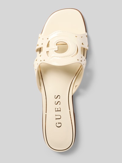 Produktfoto, Sandalette mit Logo-Muster Modell 'CIESTA' von Guess in Creme mit glatter Sohle, Schlupfform, 2 cm Absatzhöhe bei Größe 40.