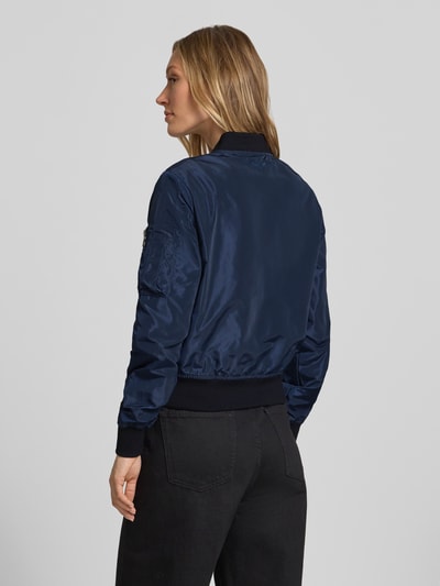 Original Bombers Bomberjacke mit Label-Patch und Reißverschlusstasche am Ärmel Marine 5