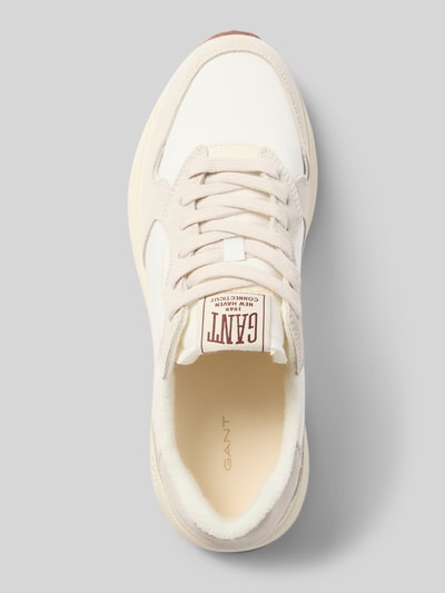 Produktfoto, Sneaker aus Leder-Mix mit Logo-Detail Modell 'Beywin' von Gant in Creme und Weiß, abgerundete Passform, Schnürverschluss, Detailaufnahme von oben, Absatzhöhe 3 cm, Schafthöhe 7 cm, Schaftweite 9 cm bei Größe 40