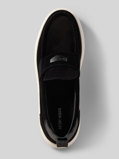 Produktfoto, Loafers aus Leder mit Label-Detail von Antony Morato in Schwarz mit abgerundeter-Spitze, weißer Sohle, Schlupfform, Echtleder, Absatzhöhe: 5 cm, Schafthöhe: 7 cm, Schaftweite: 6 cm