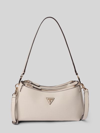 Produktfoto, Shoulder Bag in Leder-Optik Modell 'NOELLE' von GUESS in Creme mit goldfarbenem Logo-Detail und abnehmbaren Schulterriemen, geteiltes Hauptfach, strukturierte Oberfläche, Kontext: Damen Shoulder Bag von GUESS, geteiltes Hauptfach mit Reißverschluss, abnehmbare Schulterriemen, Breite 24 cm, Länge 15 cm, Tiefe 8 cm, Länge Schulterriemen 118 cm