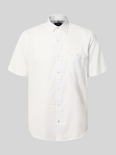 Produktfoto, Regular Fit T-Shirt aus Baumwoll-Mix von Lerros, Herren T-Shirt in Weiß mit Rundhalsausschnitt und Label-Detail, glatte Textur, Rückenlänge 68 cm, Schulterbreite 43 cm, Ärmellänge 22 cm, für Größe M