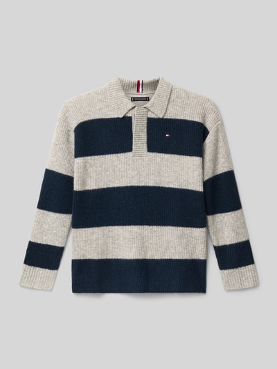 Produktfoto, Relaxed Fit Strickpullover mit Woll-Anteil von Tommy Hilfiger Teens in Two-Tone-Optik, gerippte Ärmelabschlüsse, Logo-Stitching, Strick