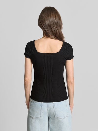 Frauenmodel trägt T-Shirt in Ripp-Optik mit Karree-Ausschnitt von JAKE*S STUDIO WOMAN, Baumwoll-Elasthan-Mix, Slim Fit, Rückansicht.