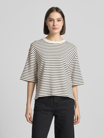Vrouwenmodel draagt Boxy Fit Sweatshirt met 1/2-mouwen van Jake*s Casual, modalmix met stretch, ronde hals, zwart-wit gestreept, boxy fit, casual, voorkant, bovenlichaam close-up.