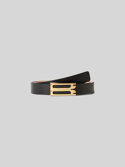 Produktfoto, Gürtel mit Logo-Detail von Victoria Beckham, schwarzes Strukturmuster, schmale Passform, goldene Pinschließe, glänzendes Design, 2 cm breit