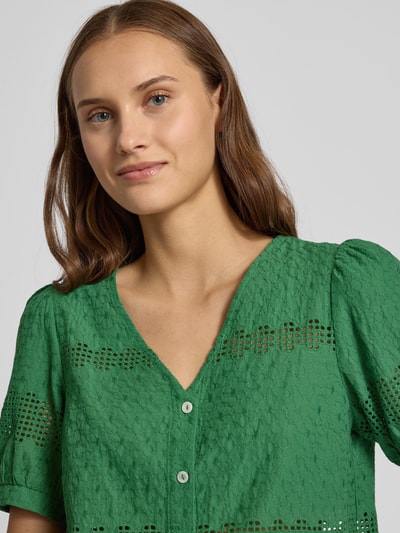 Pieces Regular Fit Bluse mit Lochstickerei Modell 'TAYA' Gruen 3