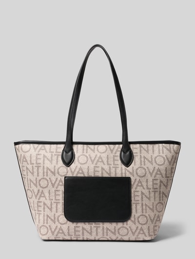 Produktfoto, Shopper mit Logo-Muster und Label-Applikation von VALENTINO BAGS, beige mit schwarzen Details, Tragehenkel, Hauptfach mit Reißverschluss, Breite 50 cm, Länge 28 cm, Tiefe 14 cm, Schulterriemen 49 cm
