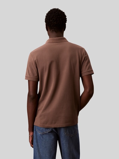Calvin Klein Jeans regular fit poloshirt van puur katoen Chocoladebruin - 5
