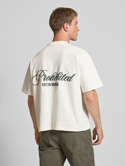PROHIBITED T-Shirt mit Label-Stitching und Rundhalsausschnitt Offwhite 4