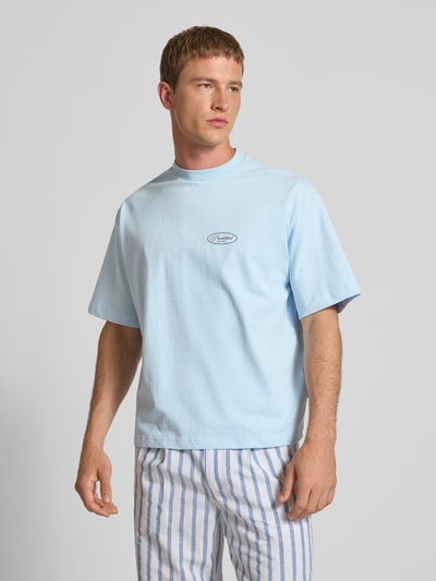 PROHIBITED T-Shirt mit Label-Stitching und Rundhalsausschnitt Hellblau 5