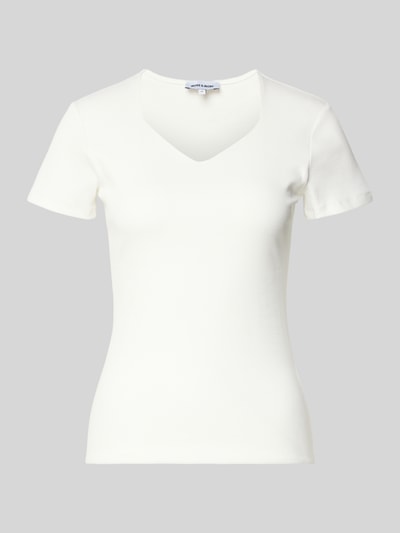 Produktfoto, T-shirt met V-hals van More & More, mix van katoen en elastaan, nauwsluitende pasvorm, met korte mouwen, ruglengte maat 36: 57 cm, effen wit, zachte textuur