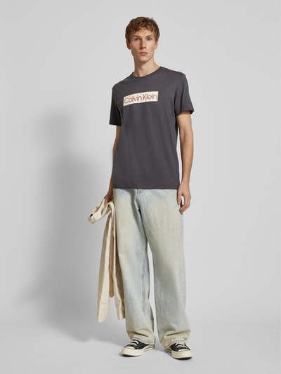 Calvin Klein Jeans T-Shirt mit Label-Print Dunkelgrau 1