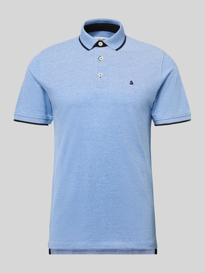 Produktfoto, Slim Fit Poloshirt mit Viskose-Anteil Modell 'Paulos' von JACK & JONES, Baumwoll-Mix, hellblau, Polokragen, Kurzärmeliges Design, Logo-Stitching, Rückenlänge 72 cm bei Größe M