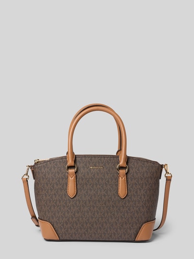 Produktfoto, Handtasche mit Logo-Applikation Modell 'Murphey' von MICHAEL Michael Kors, brauner Allover-Logo-Print, goldene Details, strukturierte Oberfläche, Schulterhenkel und abnehmbarer Trageriemen, Reißverschluss, Maße und Kontext laut Beschreibung