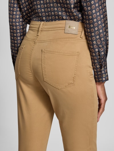 Brax Jeansy o kroju straight fit z 5 kieszeniami model ‘STYLE.CAROLA’ Camel 3