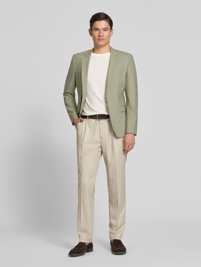 Männermodel trägt Super Slim Fit Anzugsakko aus Woll-Mix Modell 'ARTI' von HUGO in Optik: Unifarben, Ganzkörperansicht von vorne.